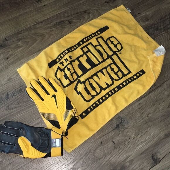 Pittsburgh Steelers Terrible Towel and NFL Football Receiver Stickey Gloves - Picture 1 of 4